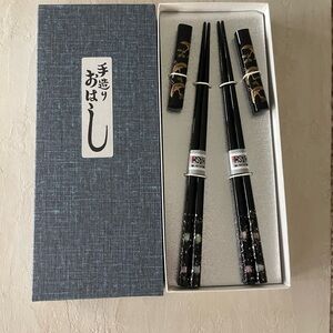 Elegant Black Chopstick Set with Gold Accents
